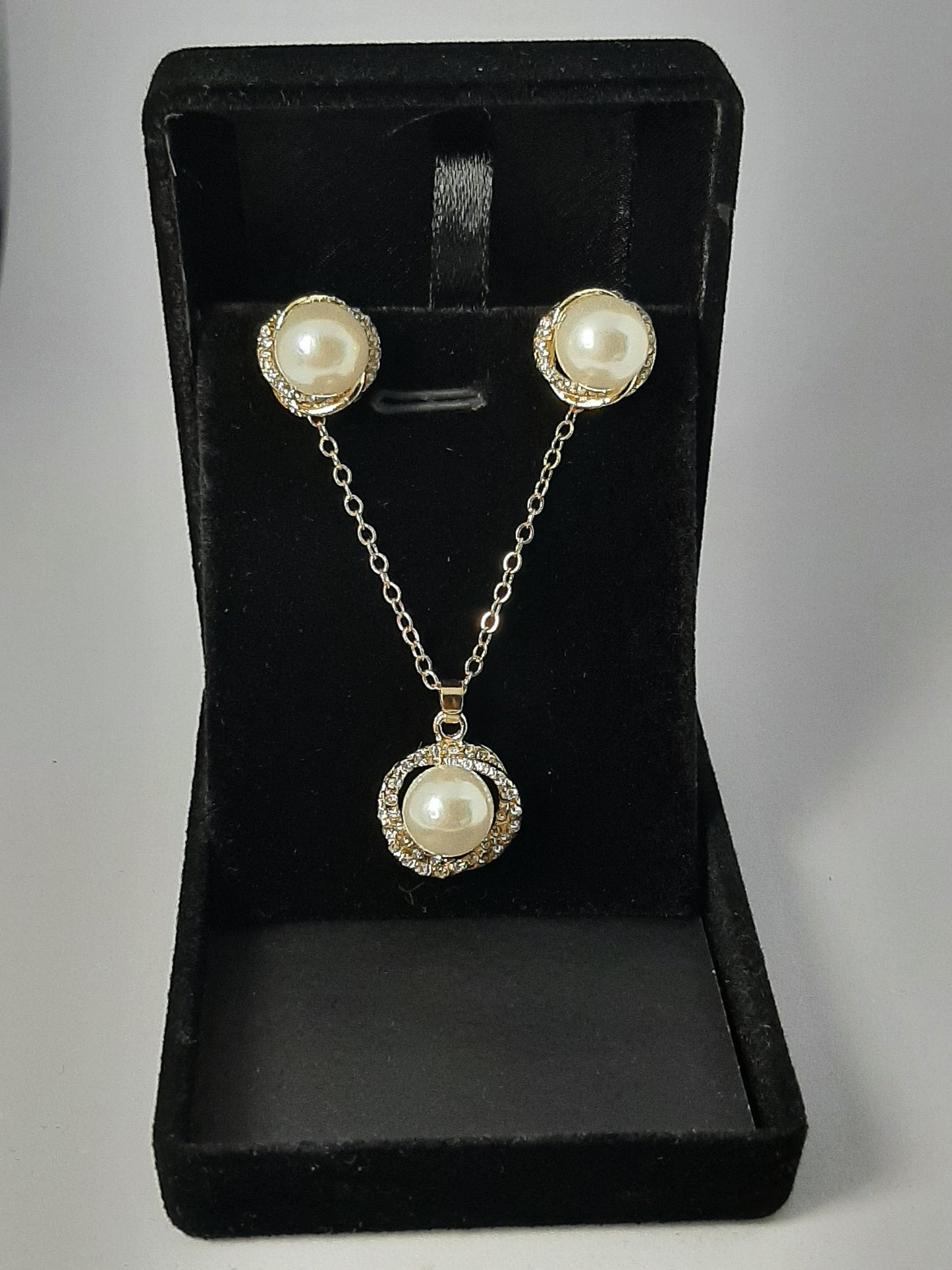 Parure Collier avec boucles d'oreille en perle