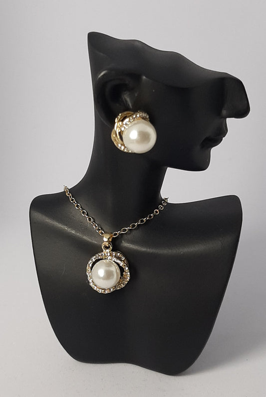 Parure Collier avec boucles d'oreille en perle
